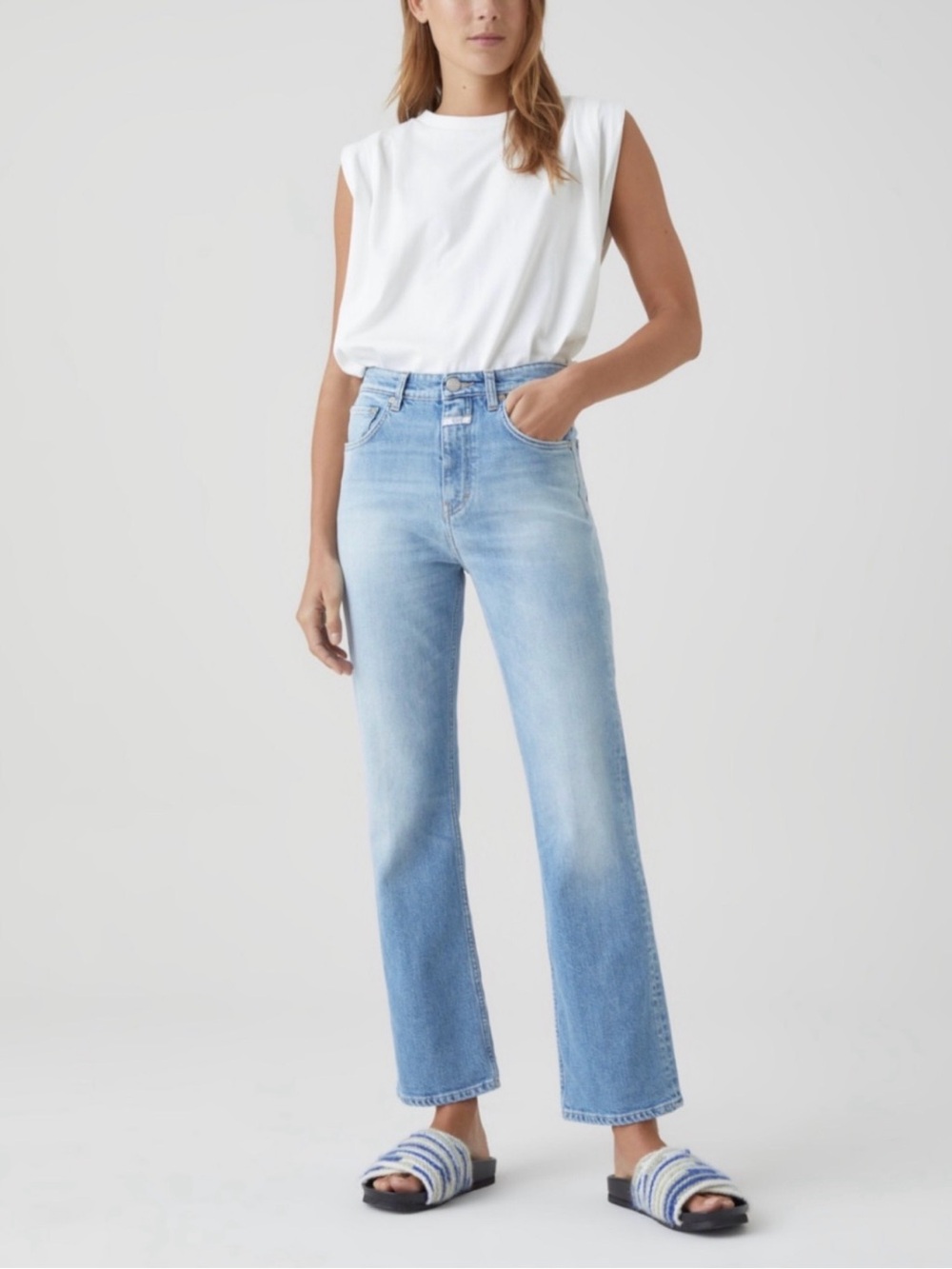 CLOSED • Baylin Raw Hem Jeans light wash straight leg size 25 stretch